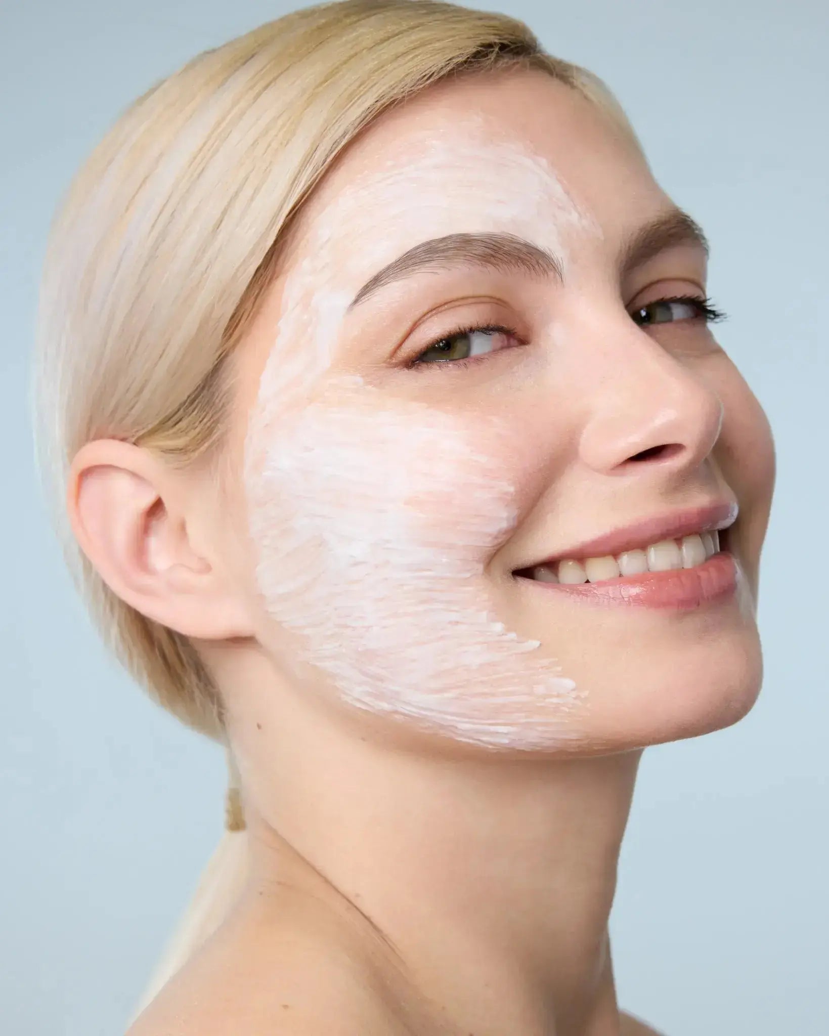 LPG Masque cryo dynamisant réhydratant - Masque cryo dynamisant réhydratant - LPG - masque visage - Le soin réflexe des peaux assoiffées. Son effet froid immédiat relance la micro-circulation, sa texture crème immerge les peaux déshydratées dans un bain r