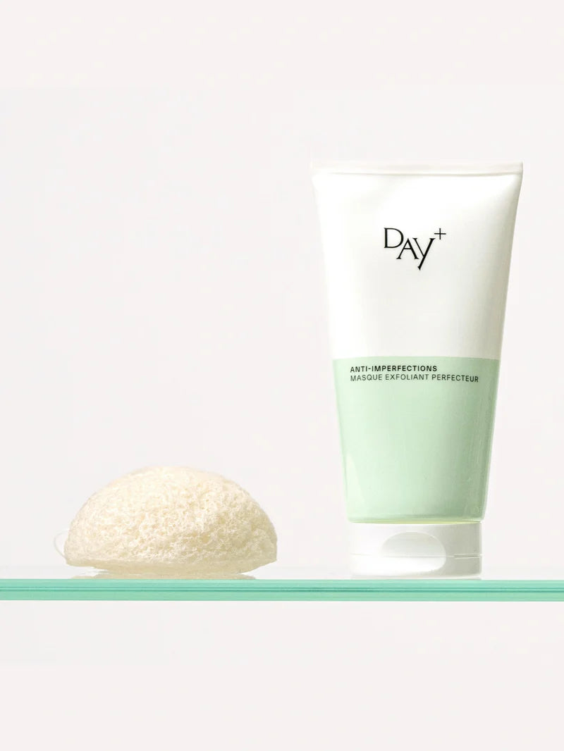 Masque exfoliant anti-imperfections avec une eponge